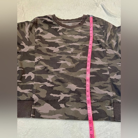 Athleta Camouflage Farallon Crewneck Top - Large - Picture 8 of 9